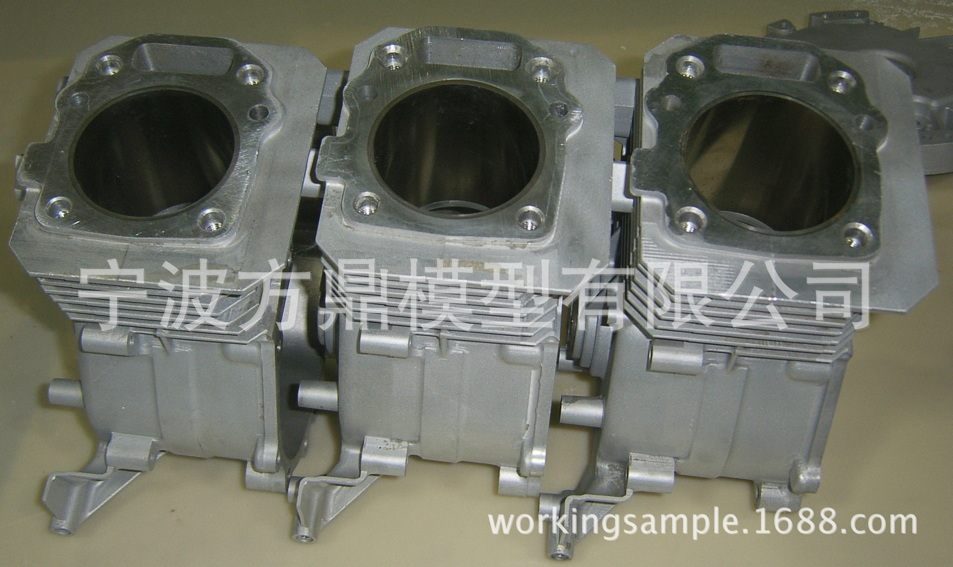 CNC数控加工汽摩及配件手板模型，CNC 加工铝合金缸体3D快速成型