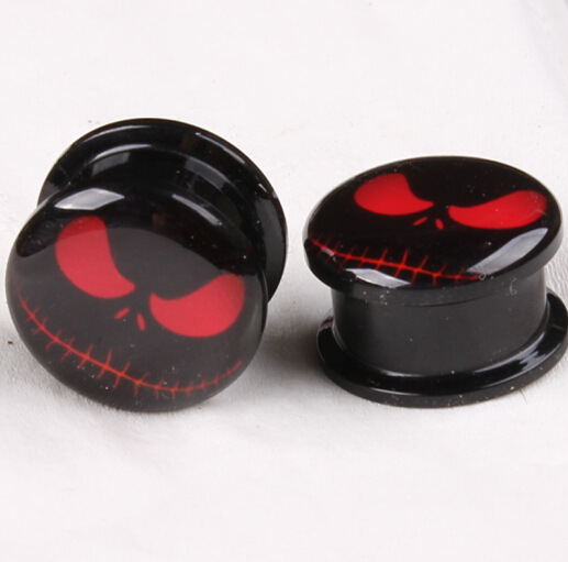 Pointed labret stud close-up product detail