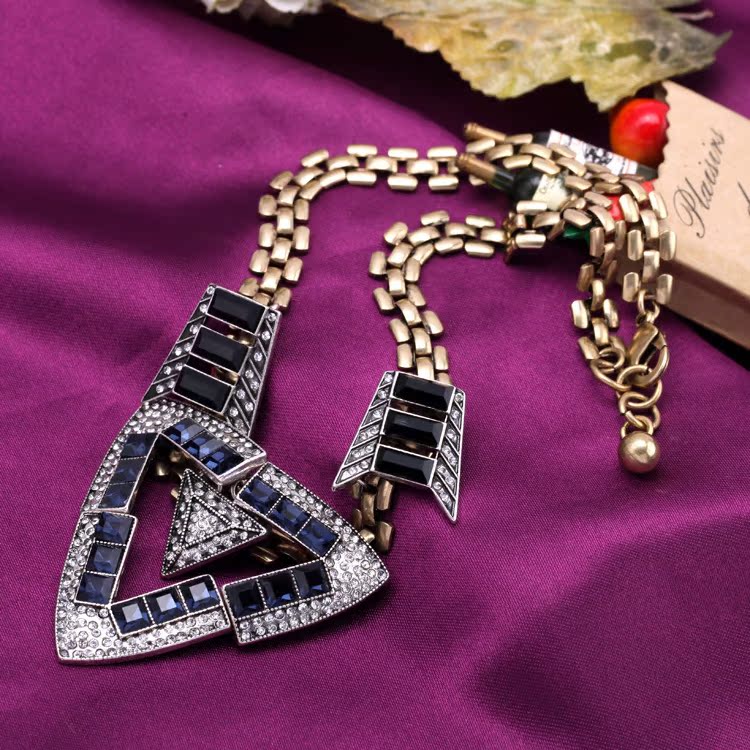 Hip-hop Clavicle Chain Street Style Triangle Necklace Sweet Cool Wind Creative Sweater Chain Wholesale Tide display picture 5