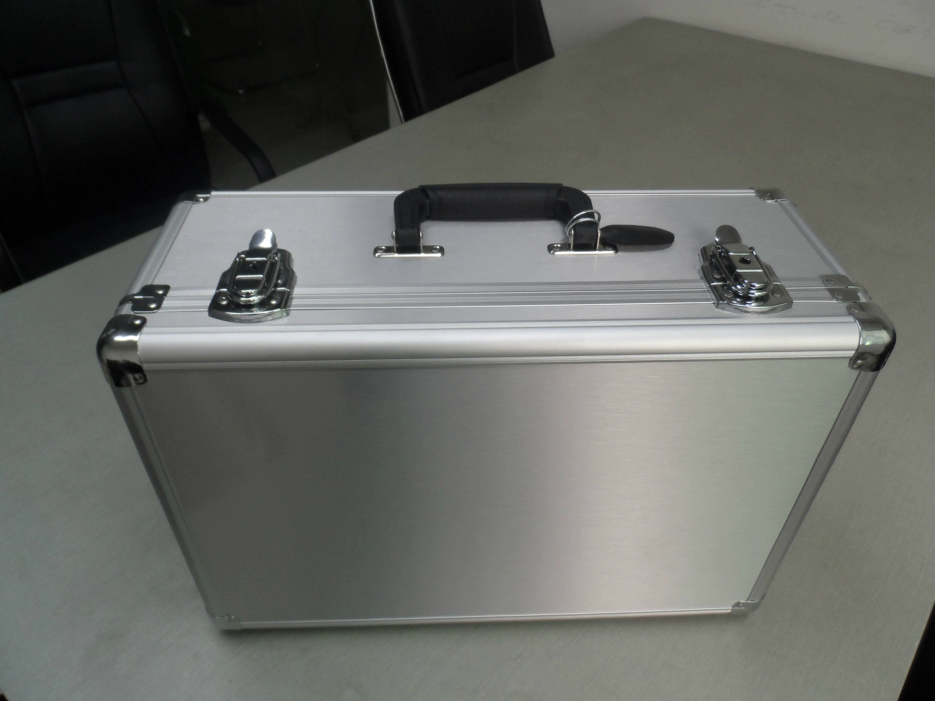 Чемодан на тележке из алюминиевого сплава, чемодан на тележке для инструментов, чемодан на тележке с пузырьковой оберткой из алюминиевого сплава, обработка и настройка ящика для инструментов