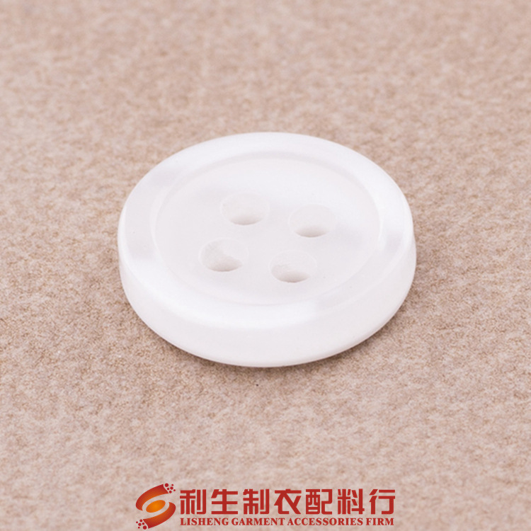 利生现货甄品白底珠光细边边四眼衬衫纽扣白色毛衣手缝扣子手工