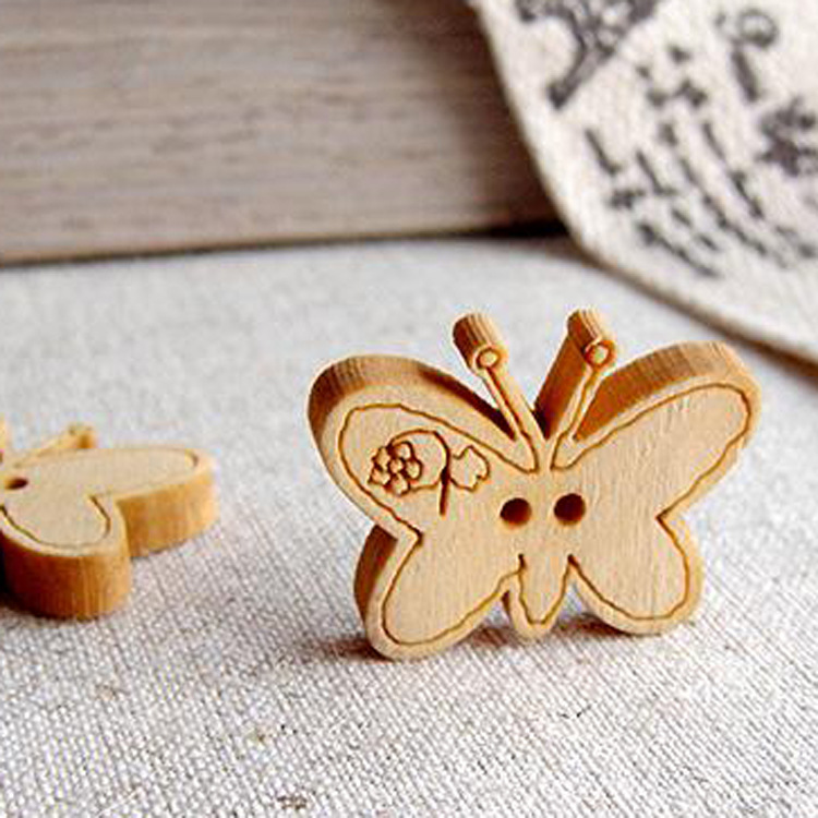 带胡须的蝴蝶木质钮扣纽扣