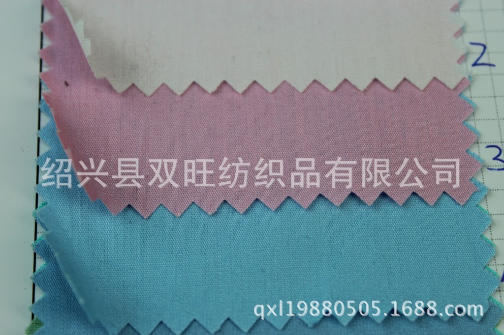 我司生产45*45 133*94 涤棉精梳府绸衬衫短袖面料 品质保证