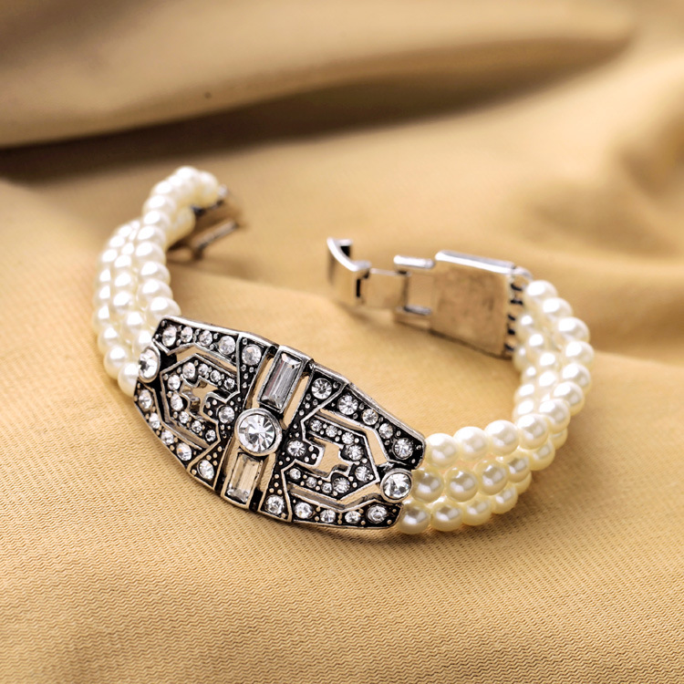 Explosion Jewelry Wholesale Alloy Diamond Wild Pearl Ladies Bracelet display picture 6