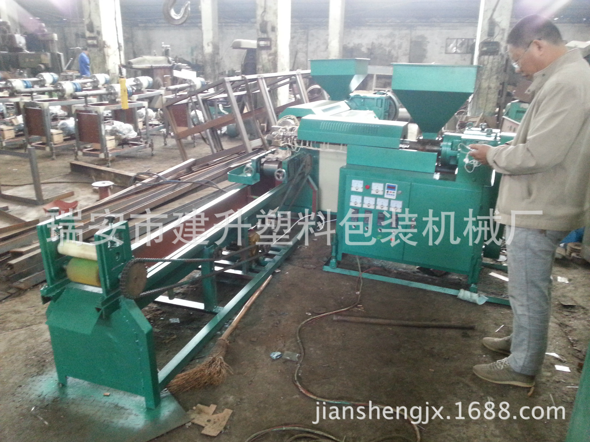 全自动塑料双色鞋边沿条挤出机