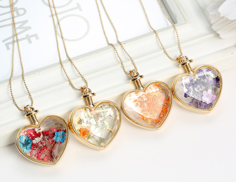 Dried Flower, Glass Pendant Material Vacation Dried Flower Heart Shape Alloy Dried Flower Glass Pendant Necklaces Wholesale