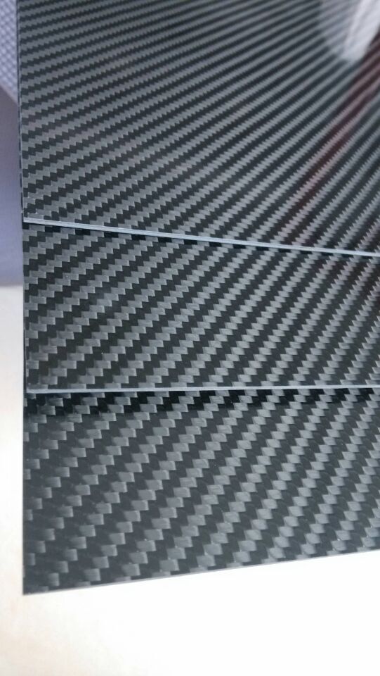 3k斜纹亮光碳纤维板各种厚度和尺寸 300x200mm  2mm的斜纹亚光 碳