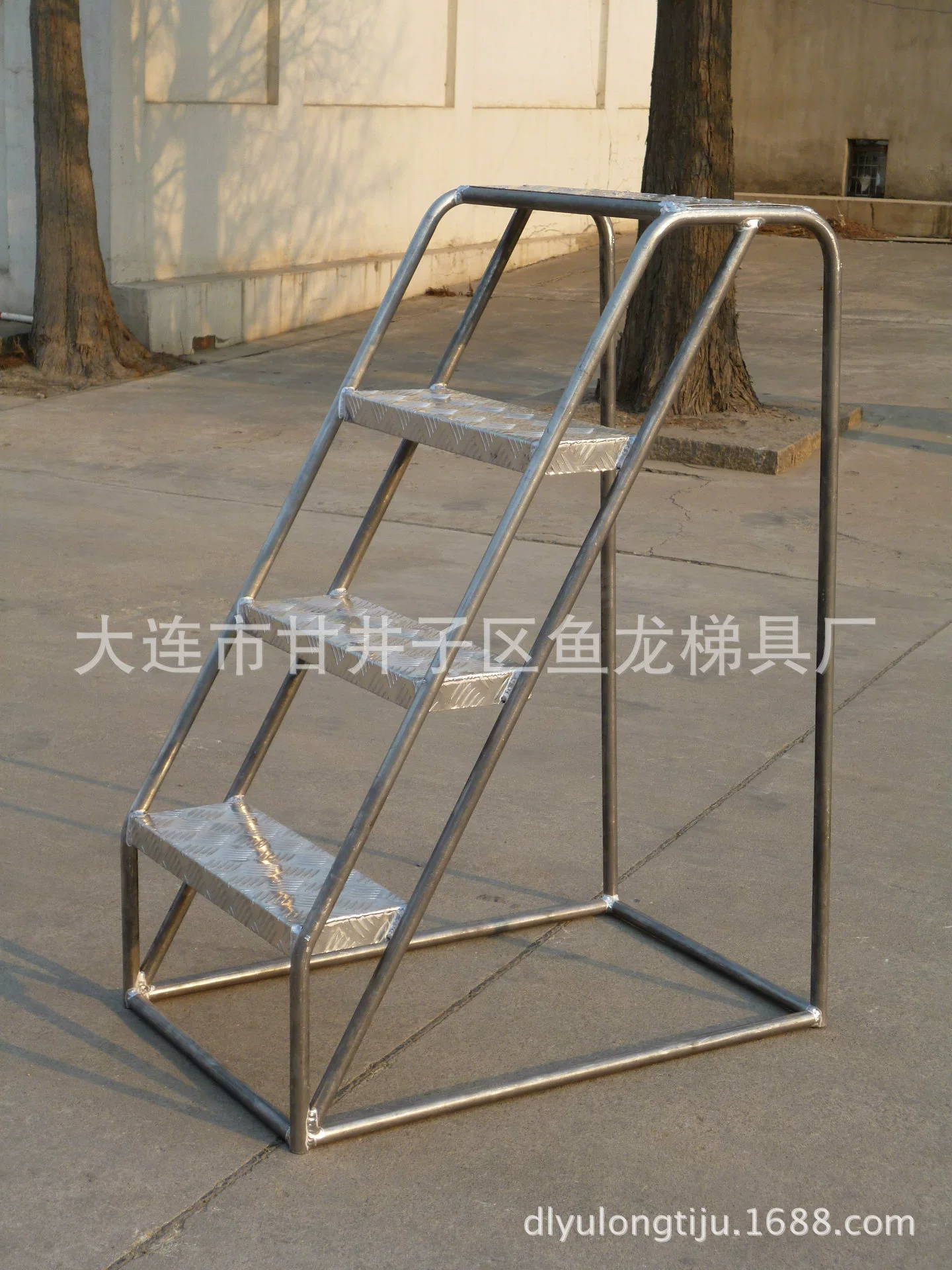 Производитель поставляет алюминиевый сплав марки Fulong