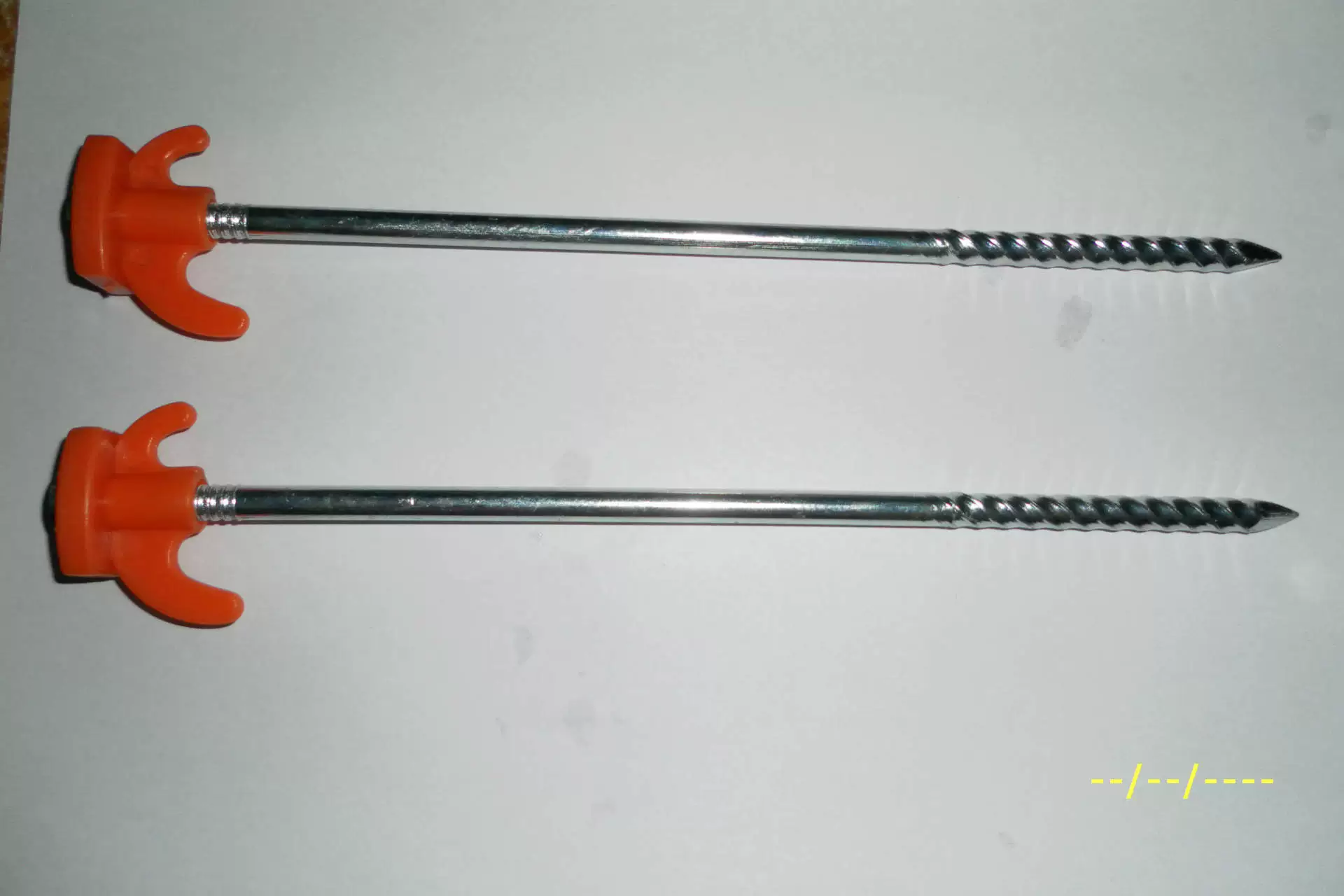 Поставка прут nails? (original: Supply tent nails are large)