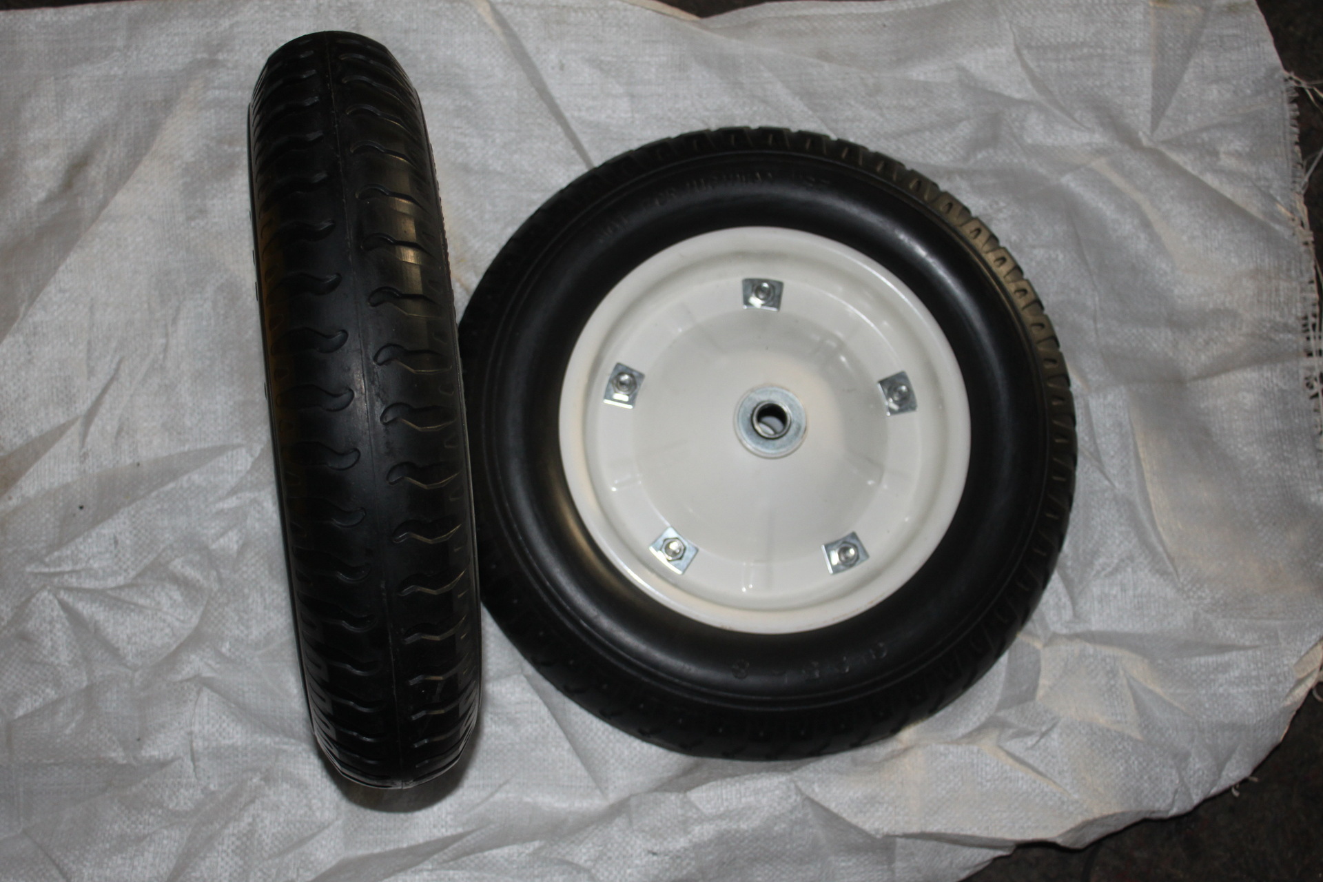 3.25-8 工具车轮胎