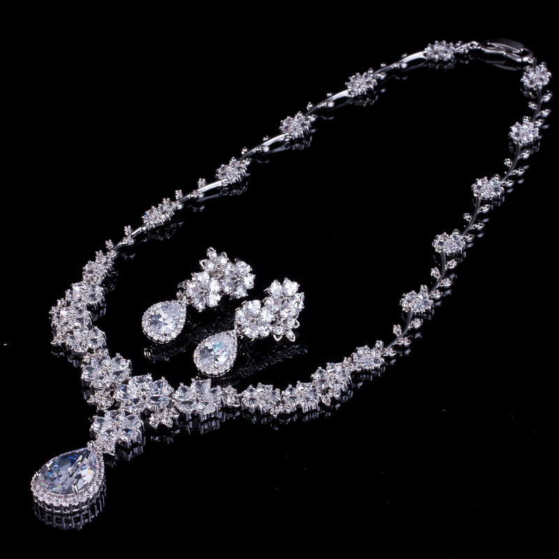 Bridal Set Close-up