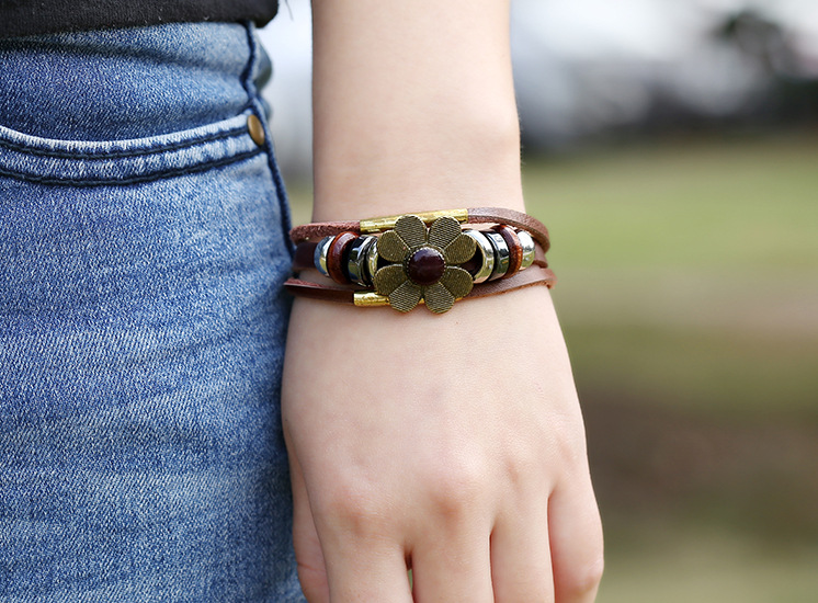 Europäischer Und Amerikanischer Schmuck Hand Gefertigte Spieße, Holz Perlen, Gewebtes Rindsleder Armband, Legierung, Blumen Armband, Gemischte Charge, Großhandel display picture 4