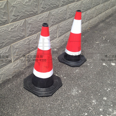rubber Cone Barrier 70cm Ice cream bucket PVC Reflective Cone Road PVC security traffic Warning Cone Manufactor