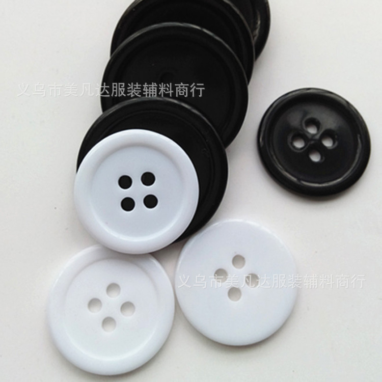 细边四眼树脂纽扣