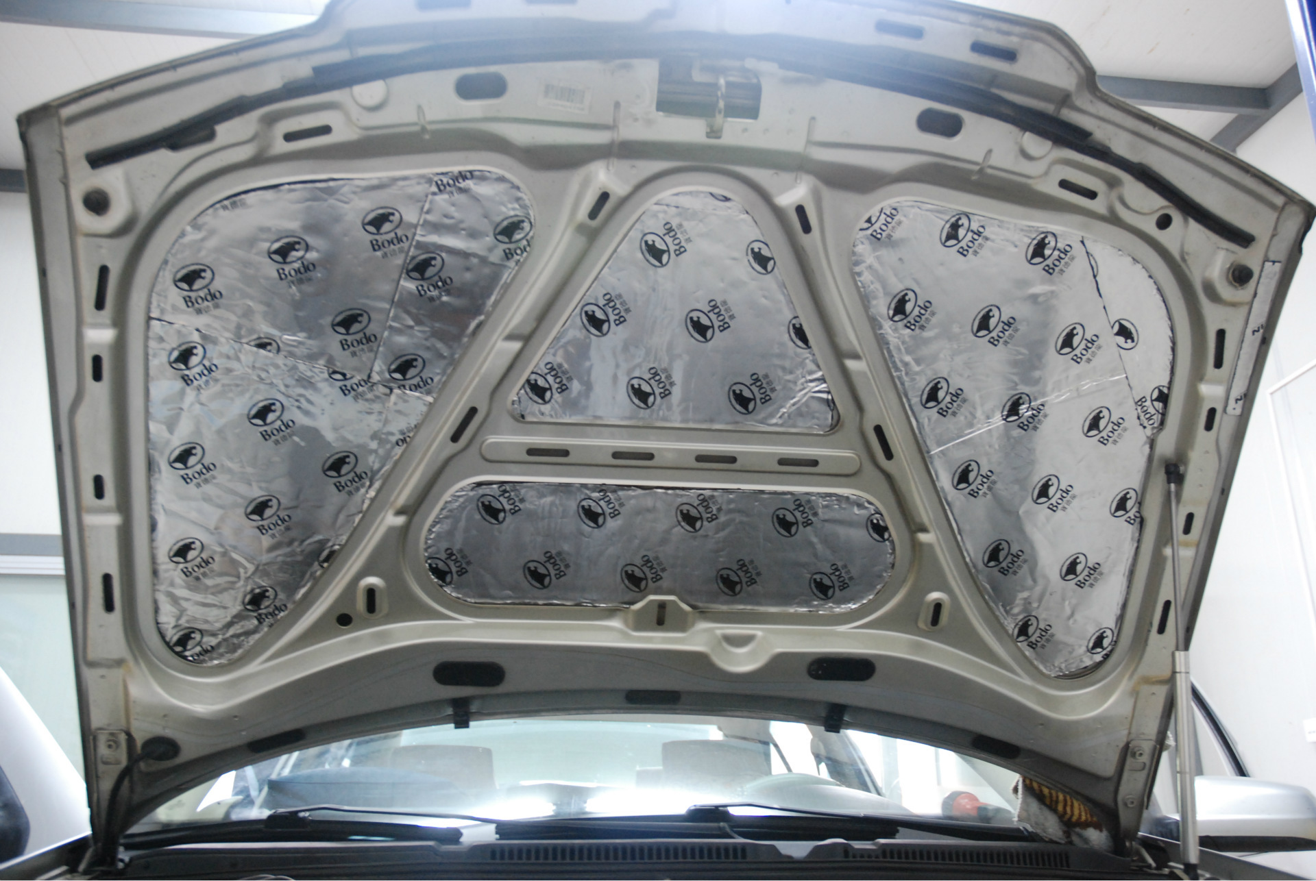 Butyl Rubber Environmentally Friendly and Odorless Car Soundproofing and Shock-Absorbing Panels for the Entire Vehicle, Door, Chassis, and Engine Hood Sound-Absorbing Cotton