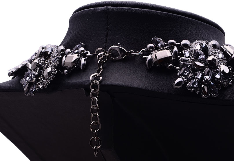 Europäische Und Amerikanische Mode Halskette Hand Gefertigte Diamant Zubehör Weibliche Halskette Schlüsselbein Kette Schmuck Großhandel Schwarz display picture 3
