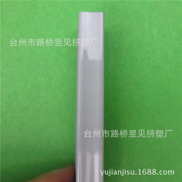 Perfiles de plástico extruido, tiras de plástico PVC, asas/sujetadores, accesorios para muebles y perfiles de puertas/ventanas, productos extruidos.