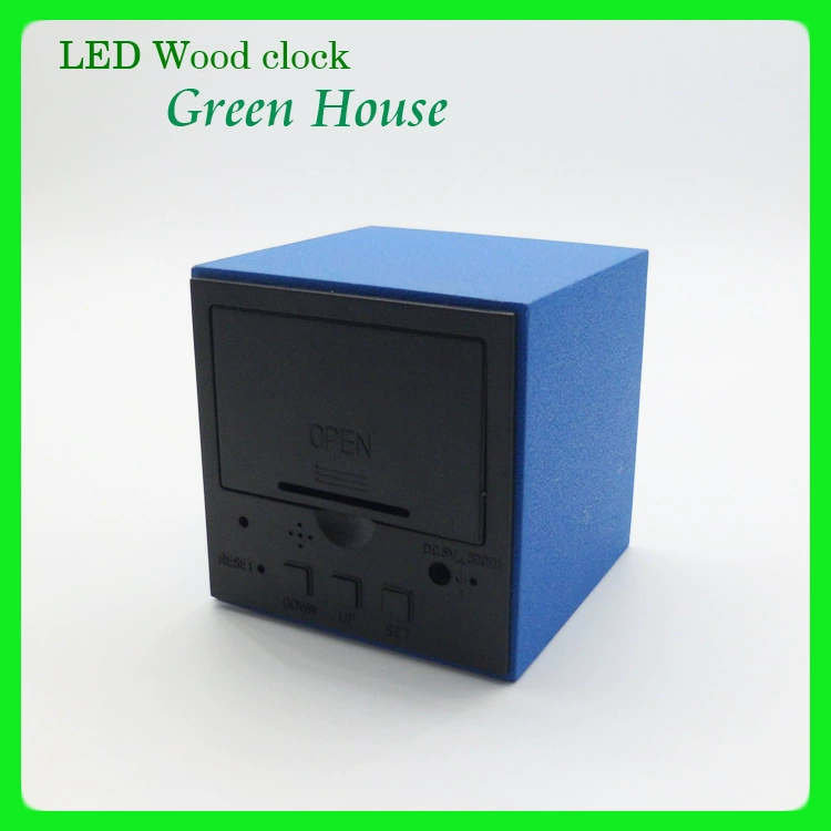 New creative "Recommended" beautiful new wood grain home quiet voice control LED wooden clock electronic desktop alarm clock