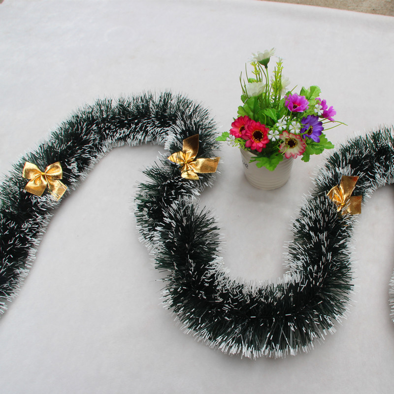 Joulukuusen koristeet Joulukoristeet Joulun värinauhat Joulukoristeet tummanvihreä valkoinen reunus rusetilla_voghion.com