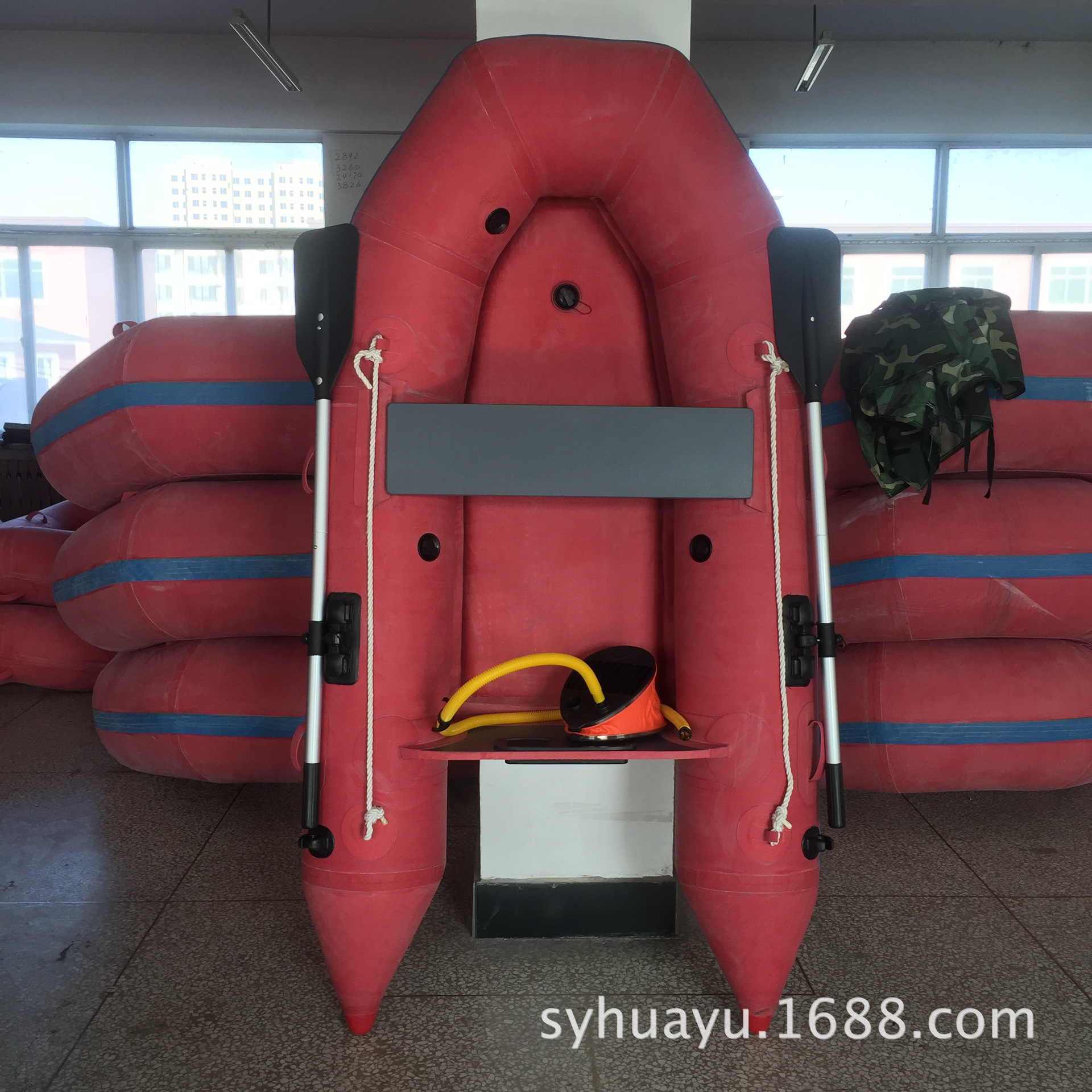 Huayu brand 2200 rubber assault boat has good air tightness and abrasion resistance, heat resistance, ozone resistance, and tear resistance