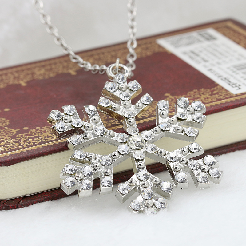 Diamond Crystal Snowflake Pendant Necklace Sweater Chain Christmas Gift Snowflake Necklace