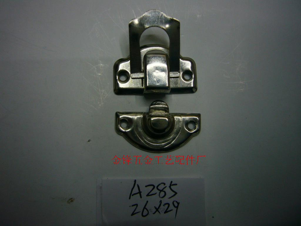 厂家批发优质圆宝扣小箱扣欢迎新老客户来样品订做新型圆宝扣