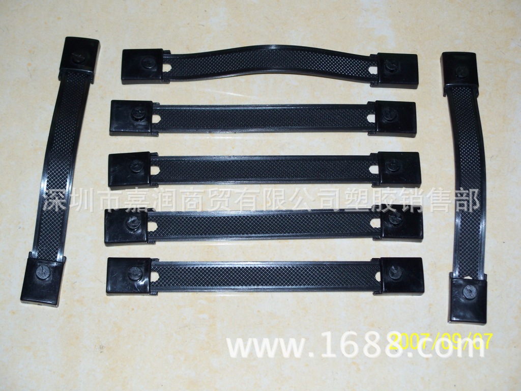 供应纸塑料提手箱包塑胶提手扣透明现货拎手多种规格带钉伸缩把手