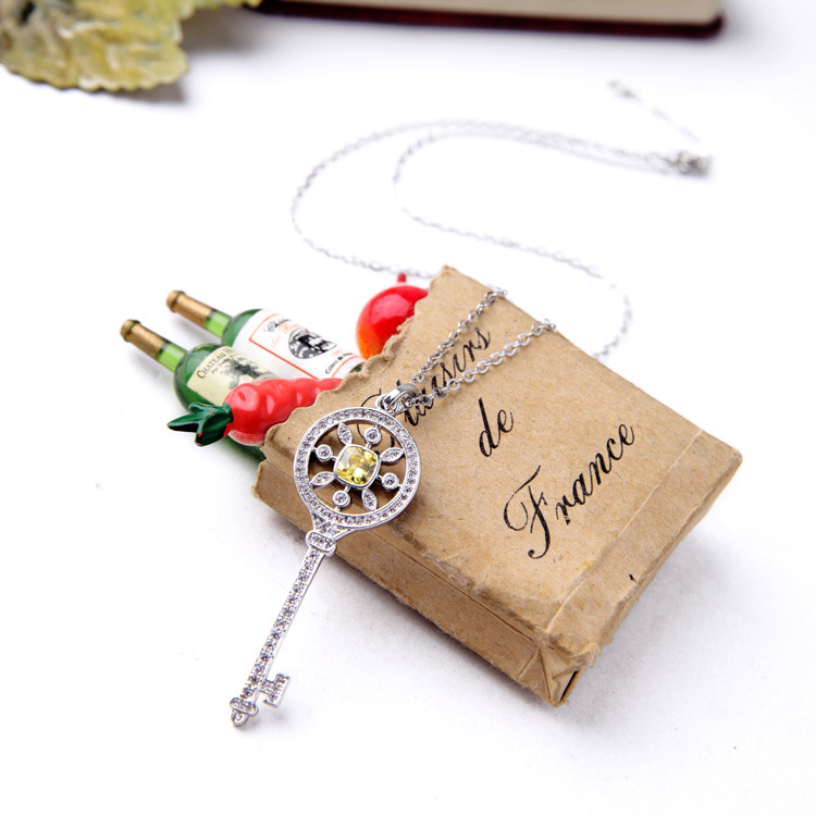 Japanese And Korean Creative Key Necklace Special Interest Light Luxury Internet Celebrity Same Style Ins Clavicle Chain Temperament Girlfriends Birthday Gift Fashion display picture 4