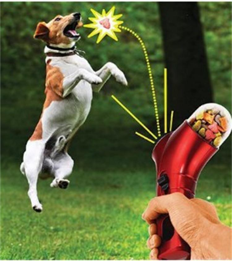 Новый собака кормление Устройство домашнее животное бомбить эжектор PET TREAT LAUNCHER домашнее животное игрушка Булочка