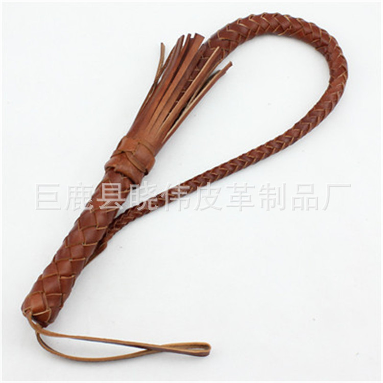 Manufacturer supplies riding whips made of pure cowhide, including woven leather whips, riding whips, equestrian whips, self-defense whips, and short whips for horse training.