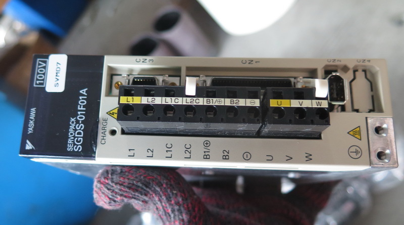 台州信达库存全新无包装安川驱动器 SGDS-01F01A保修半年 询价