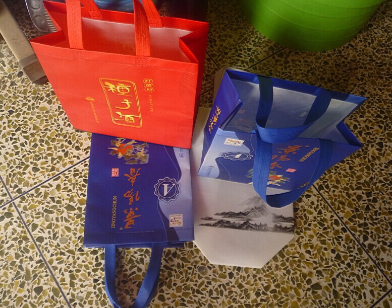 批发一次成型腹膜手提袋电压热合机印袋挖角无纺布袋缝纫