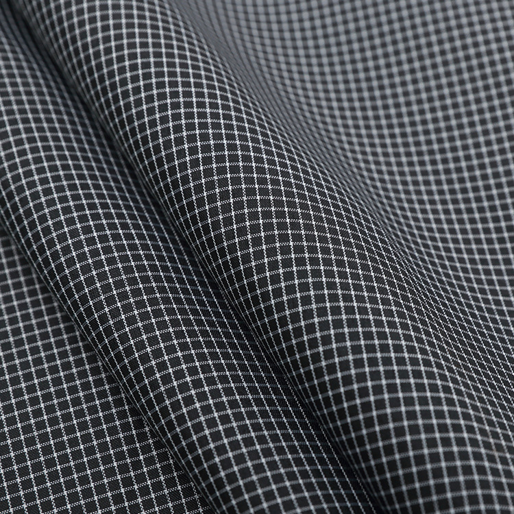厂家直售  黑白梭织色织格子布面料 涤纶口袋布里子布现货供应