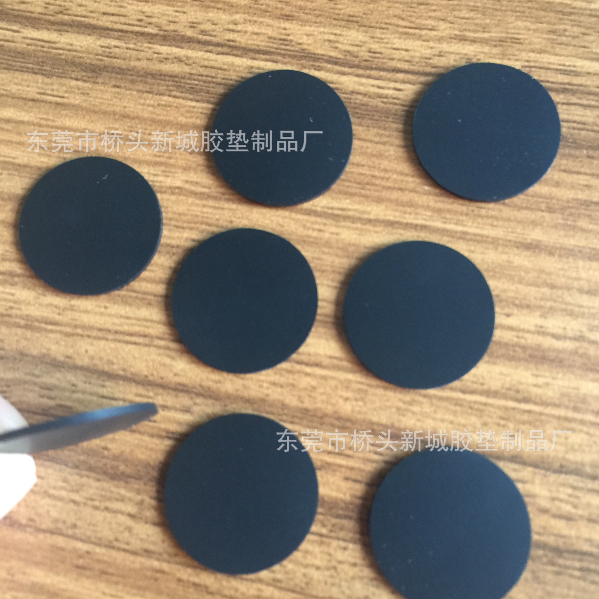 【硅胶垫】3M*3M橡胶垫网格橡胶垫 自粘橡胶垫网格硅橡胶脚垫