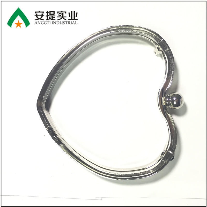 销售  手袋五金配件 铁框架 钱包密口铰 心型五金夹 定做