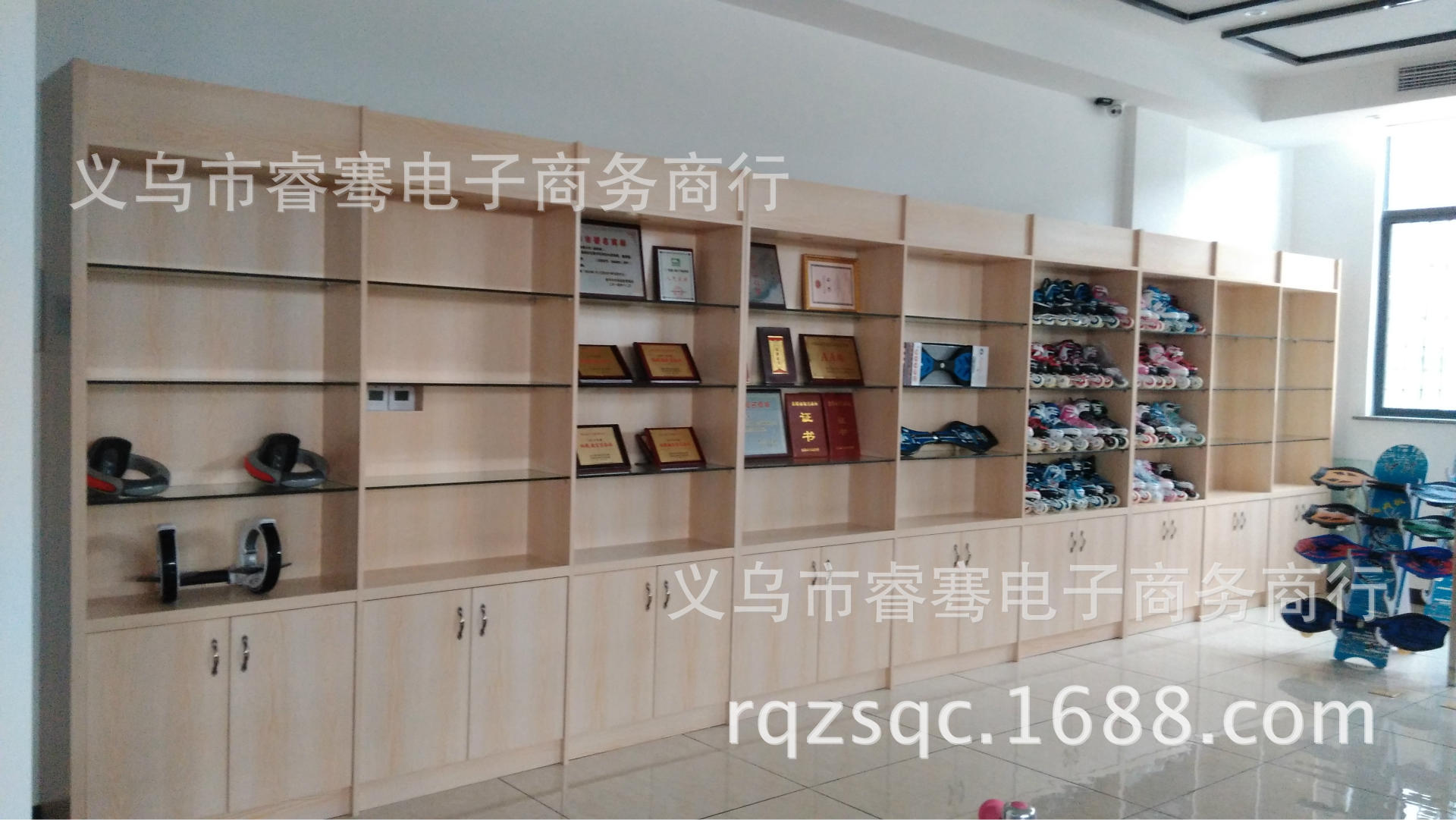 板式展示架图片,板式展柜图片,广告展示柜图片大全_大山谷图库