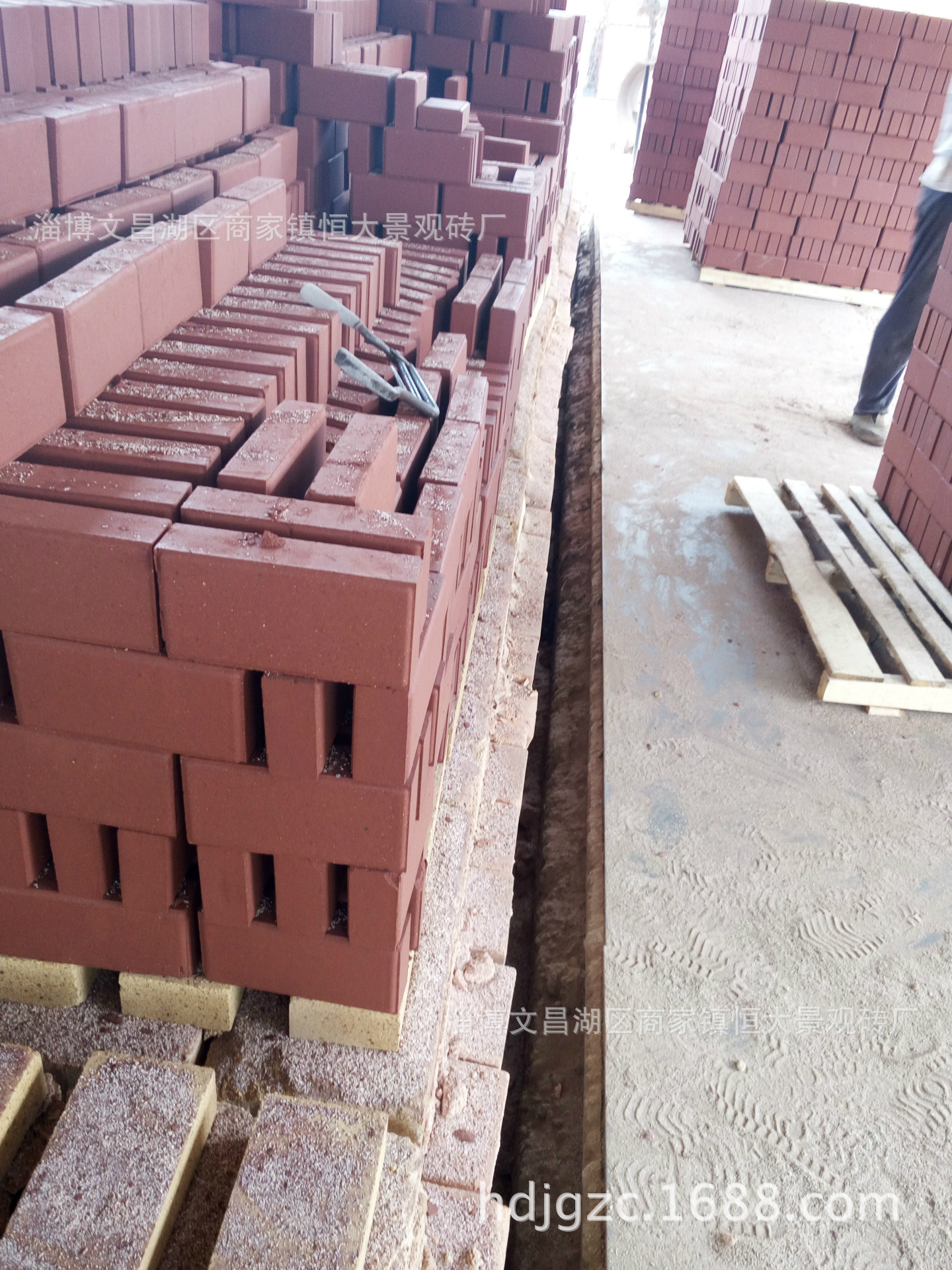 烧结人行道砖/广场透水砖/园林陶土砖生产厂家/便道市政盲道砖