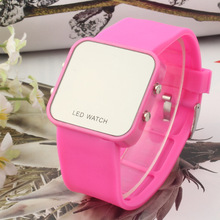LED塑膠鏡子手表批發時尚硅膠LED手表鏡子面手表創意方形手表腕表