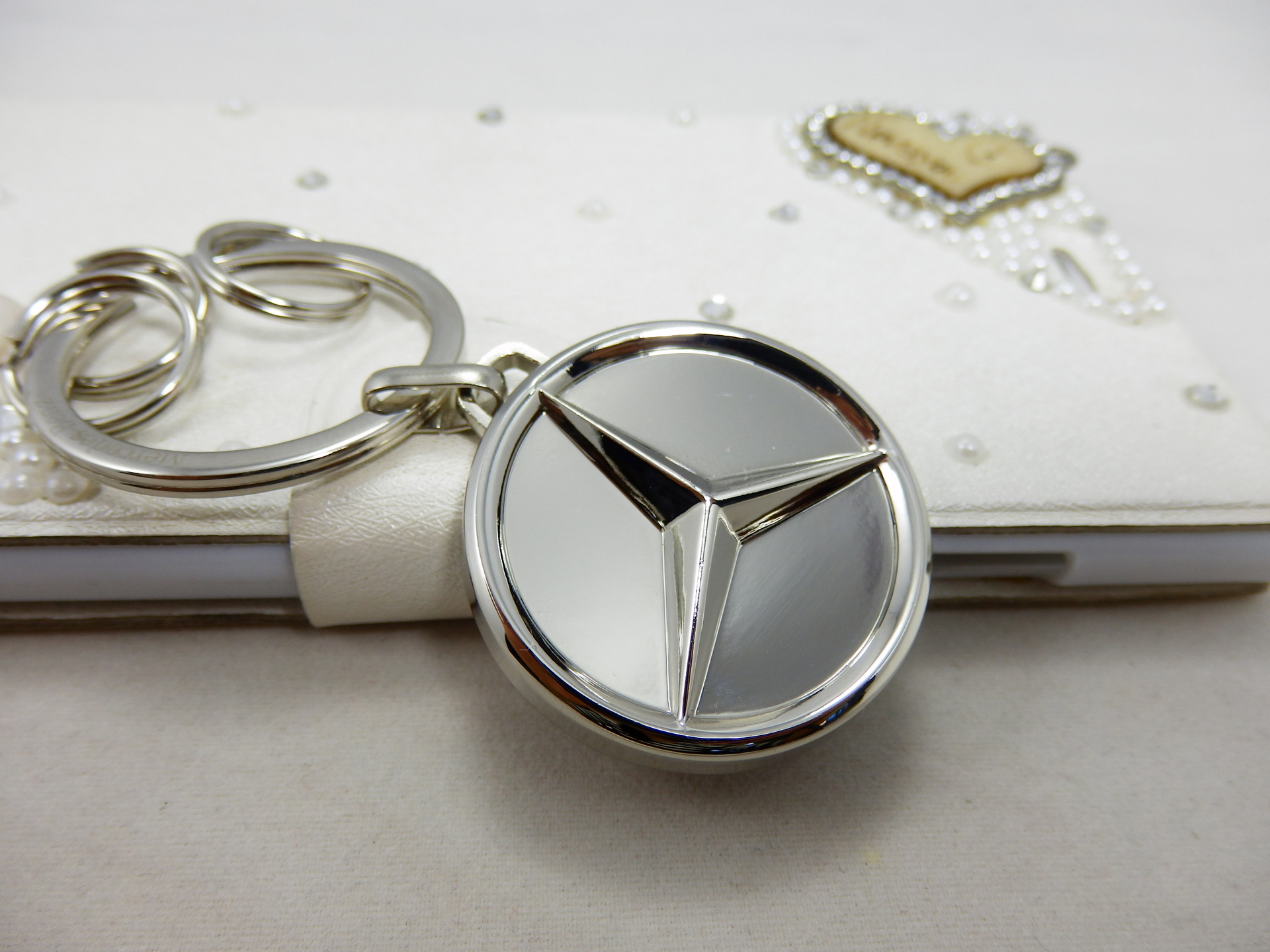 属钥匙扣_厂家生产直销环保金属奔驰钥匙扣汽