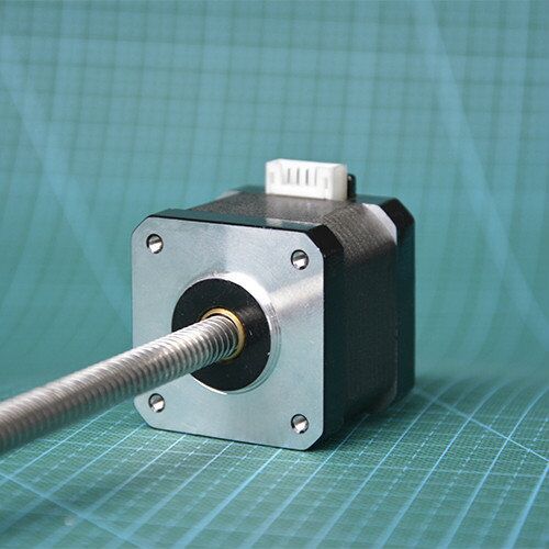 NEMA17马达42直线步进电机机身40mm 轴规格TR8*4 丝杠长300/350