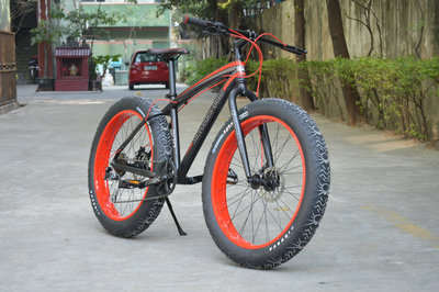 26 aluminium alloy The snow Bicycle 27 Gear shift 4.0 Snow tire Front and rear disc brakes Ultralight MTB