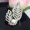 Large -sized flower Crystal Pearl Breast White K Electric Foreign Foreign Trade B859 Exquisite Leaves Branch