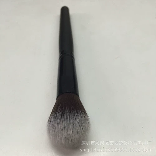 Кисть для макияжа с деревянной ручкой Blush Brush, одна кисть с искусственным волосом, мягкий синтетический ворс, чёрная
