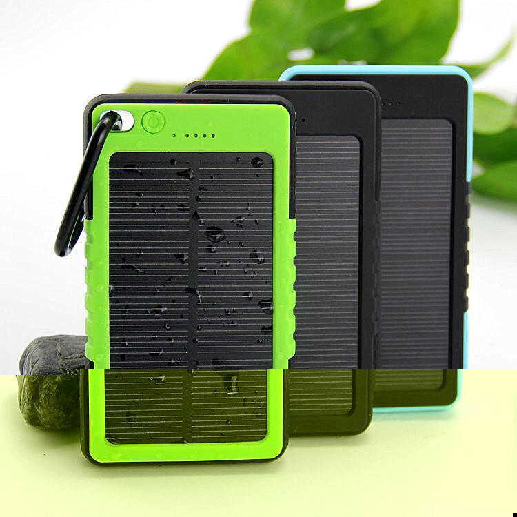 厂家超薄方形太阳能移动电源8000毫安双USB输出太阳能手机充电宝，随机发货5
