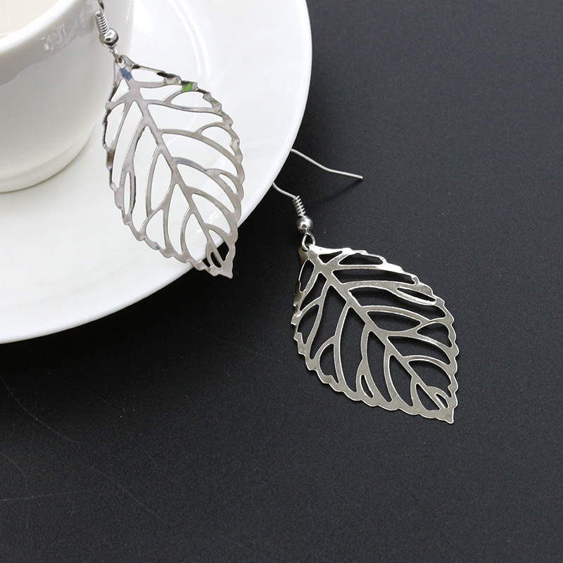 Fashion Simple Mori Metal Leaf Earrings New Leaf Earrings display picture 1