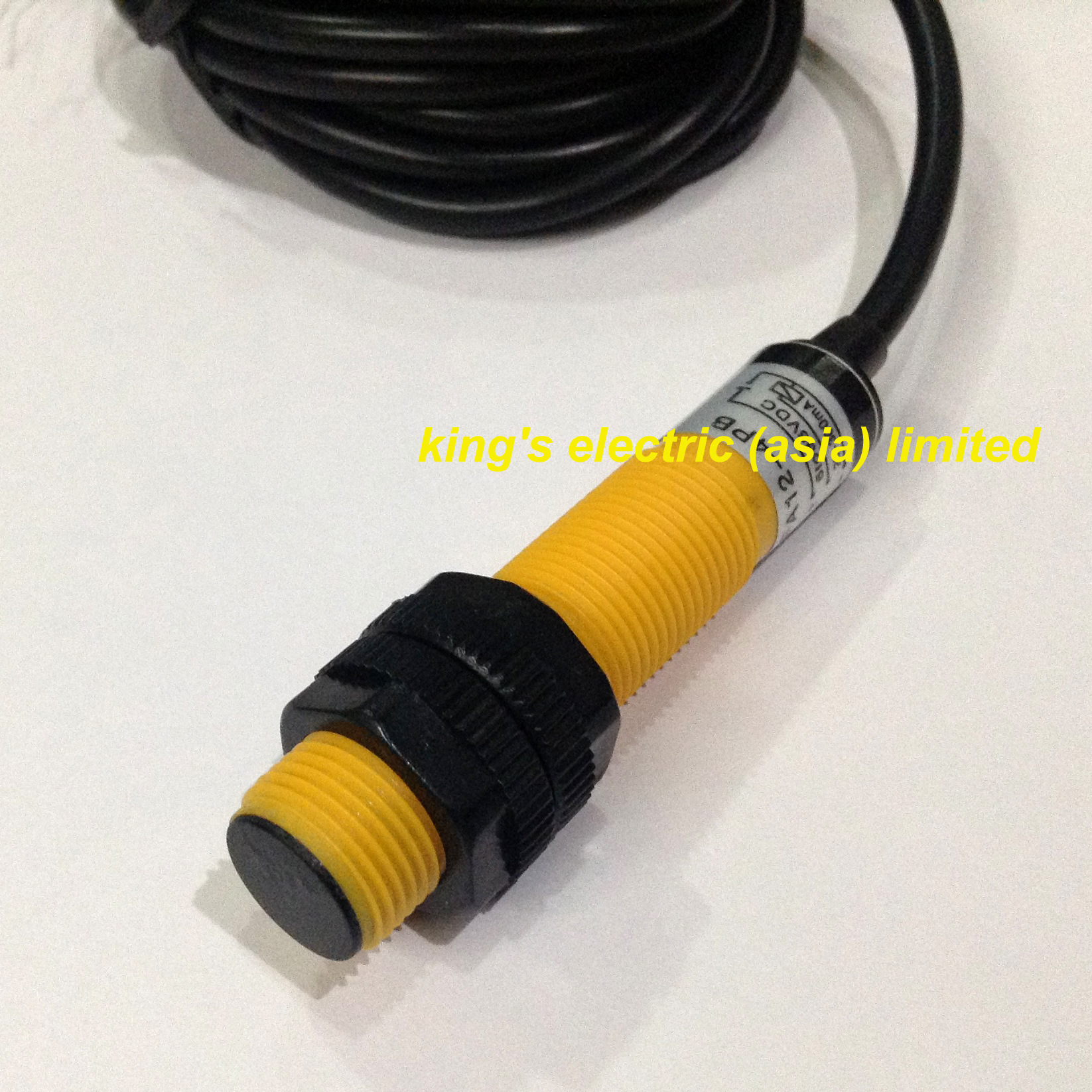 12mm平头接近开关 HFA12-4PB 全塑料 抗干扰 PNP 常闭 4mm距离