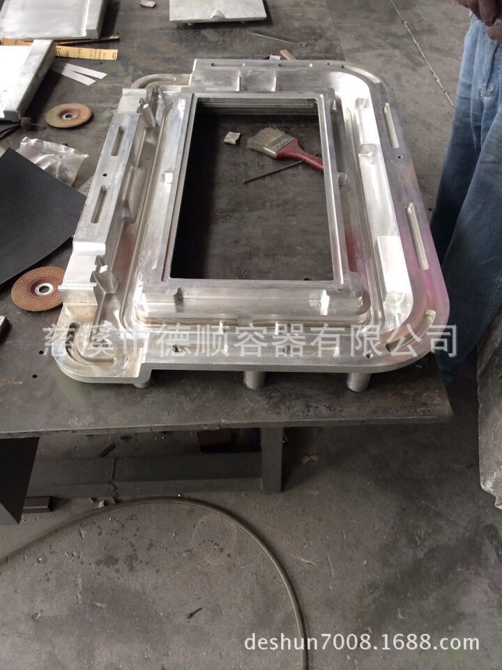 厂家供应滚塑模具 滚塑浇铸模具 铝板模具 钢板模