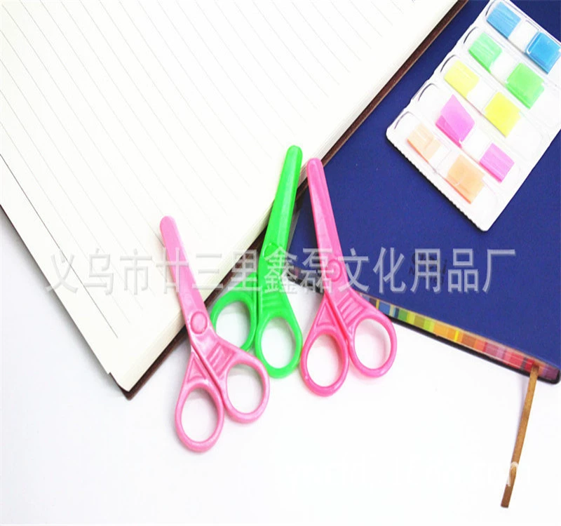 Детская безопасность DIY пластиковые ножницы Мультяшные пластиковые ножницы производитель в наличии длинный фронт 405