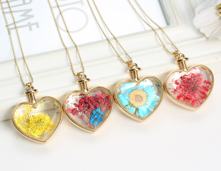 40g Weight Vacation Dried Flower Heart Shape Alloy Dried Flower Glass Pendant Necklaces Wholesale