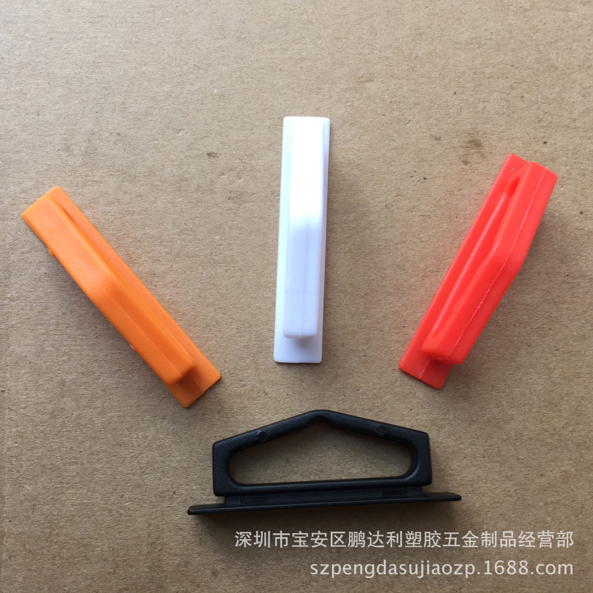 新款塑料挂钩 飞机孔挂钩 纸箱手提扣 现货供应 安装简单快捷省时
